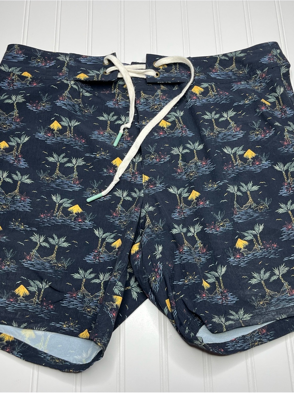 Marine Layer Men's Navy Tropical Palm Tree Hammock Print Swim Trunks Size 33